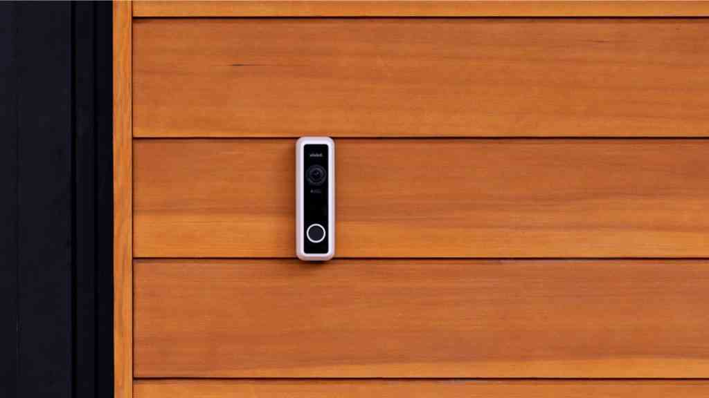 Security camera for apartment door